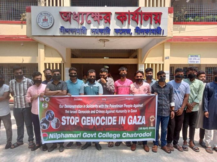 ইসরায়ালি আগ্রাসনের প্রতিবাদে মুখে কালো কাপড় বেঁধে নীসক ছাত্রদলের অবস্থান কর্মসূচি
