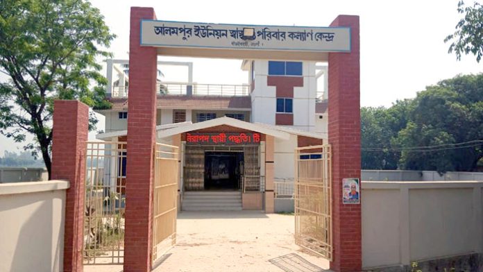 ঈদের ছুটিতেও বন্ধ হয়নি সেবা, ধামইরহাটে পরিবার পরিকল্পনা কার্যক্রম চলছে নিরবচ্ছিন্ন