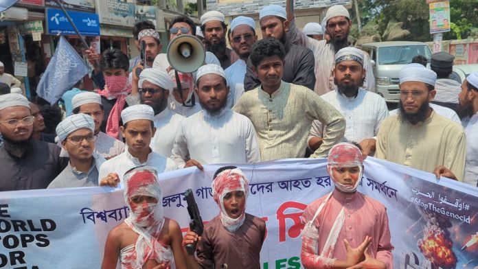গাজায় ইসরায়েলি বাহিনীর নৃশংস গণহত্যার প্রতিবাদে হোসেনপুরে বিক্ষোভ