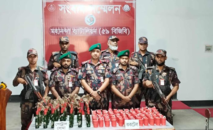 চাঁপাইনবাবগঞ্জে ৯৯টি ককটেল ও ৪০টি পেট্রোল বোমা উদ্ধার