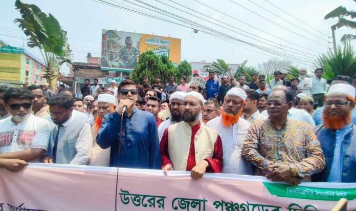 চীনের অর্থায়নে ১ হাজার শয্যা বিশিষ্ট হাসপাতাল স্থাপনের দাবিতে মানববন্ধন