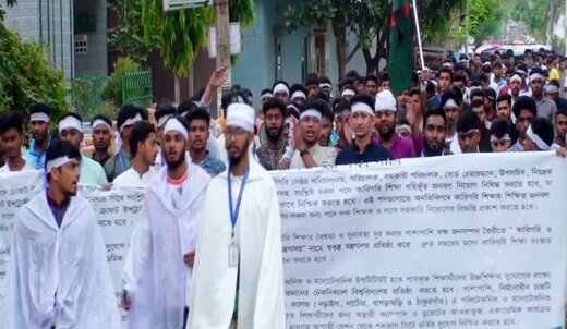 নওগাঁ পলিটেকনিকে শিক্ষার্থীদের ‘কাফন মিছিল’