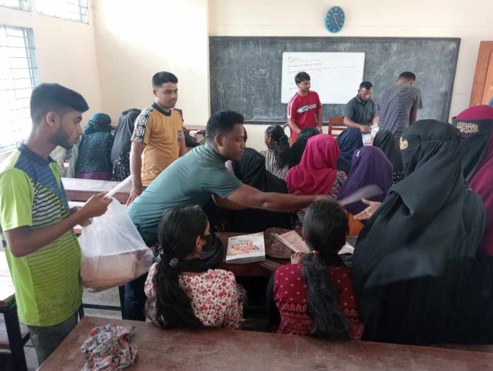 নীলফামারীতে এসএসসি পরীক্ষার্থীদের মাঝে ছাত্রদলের উপহার বিতরণ