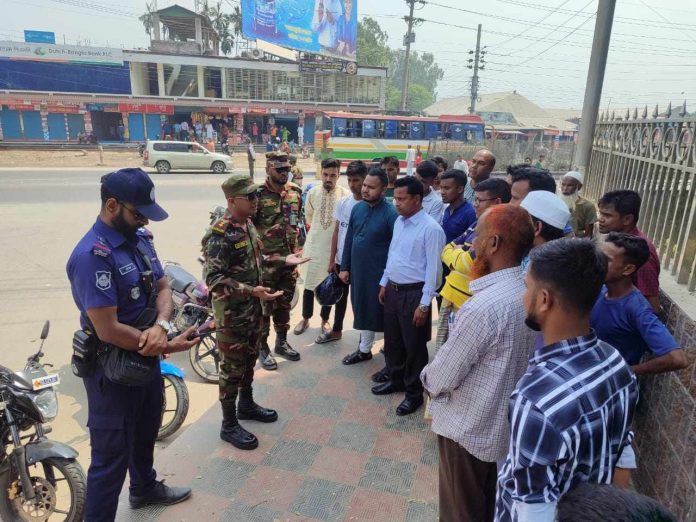 নীলফামারীতে সার্বিক নিরাপত্তা ও সড়কে শৃঙ্খলা বজায় রাখতে সেনাবাহিনী ও পুলিশের যৌথ টহল