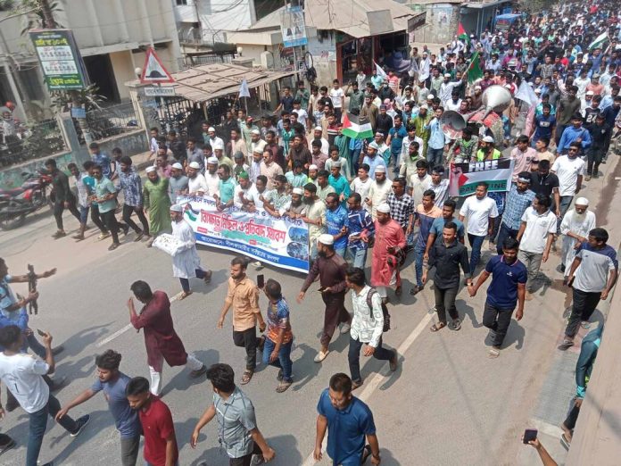 ফিলিস্তিনে দখলদার ইসরাইলি আগ্রাসন ও গণহত্যার প্রতিবাদে নীলফামারীতে বিক্ষোভ মিছিল