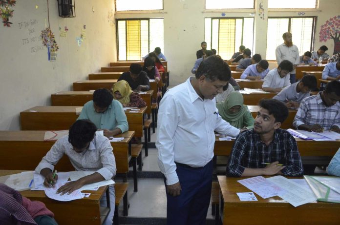 বেরোবিতে রাজশাহী বিশ্ববিদ্যালয় ও কৃষি গুচ্ছ ভর্তি পরীক্ষা অনুষ্ঠিত