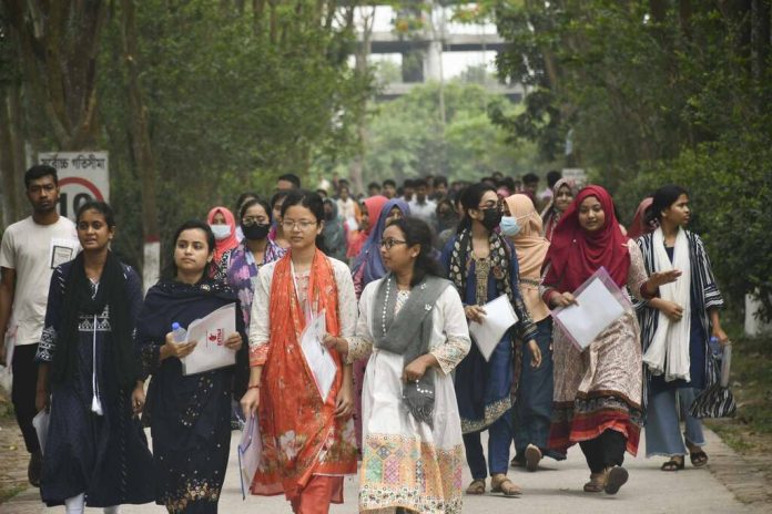 বেরোবিতে রাজশাহী বিশ্ববিদ্যালয়ের ‘সি’ ইউনিটের ভর্তি পরীক্ষা অনুষ্ঠিত
