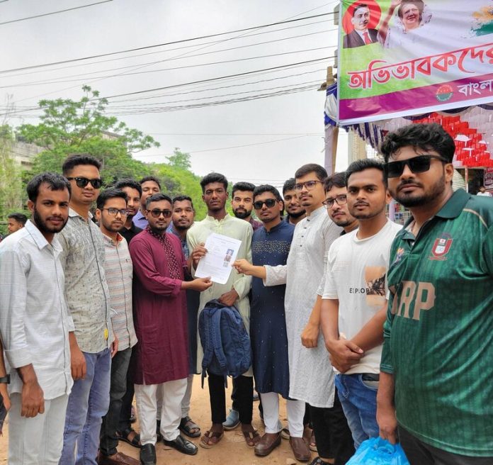 সহানুভূতিমূলক ও মানবিক আচরণে প্রশংসা কুড়িয়েছে পাবিপ্রবি ছাত্রদল