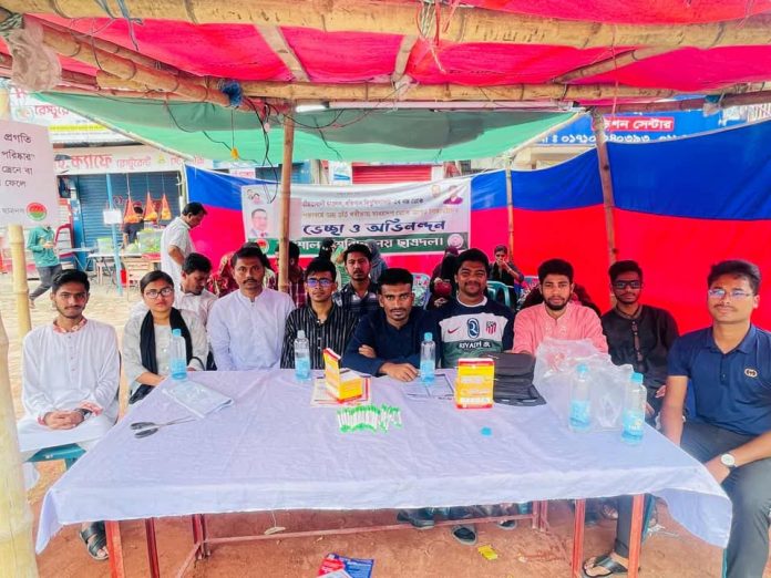 ভর্তিচ্ছুদের থেকে অতিরিক্ত ভাড়া আদায়ে ছাত্রদলের প্রতিবাদ ও সহায়তা প্রদান