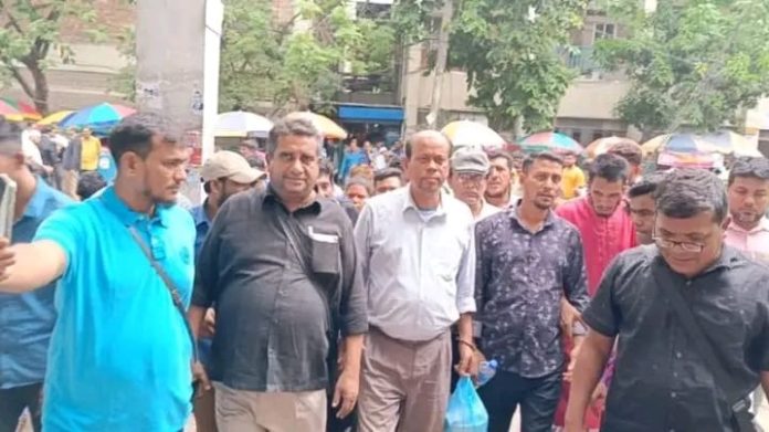 শ্রমিক আন্দোলনের ছায়ায় গ্রেপ্তার সেলিম মাহমুদ: এক মামলায় জিজ্ঞাসাবাদ, অন্যটিতে রিমান্ড খারিজ