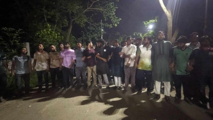 আওয়ামী লীগ নিষিদ্ধে নোবিপ্রবিতে মিষ্টি বিতরণ