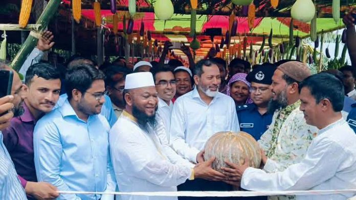 ঈশ্বরদীতে ১৫শ’ কৃষক-কৃষাণীর জন্য স্বাস্থ্যসেবার বিশেষ আয়োজন