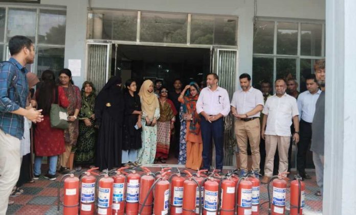 বাকৃবিতে অগ্নিকান্ড মোকাবেলায় বিশেষ প্রশিক্ষণ